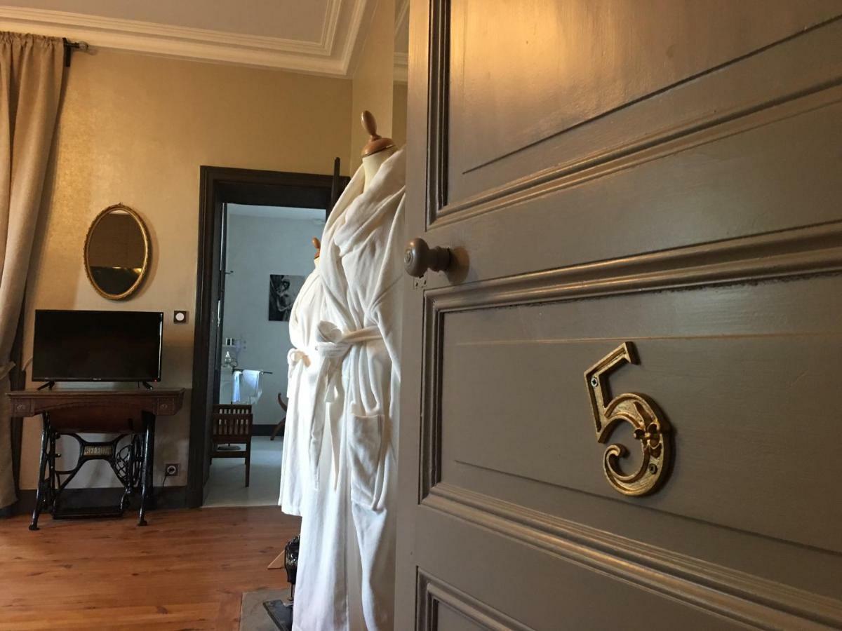 Le Petit Chateau Des Cedres Mouchamps Eksteriør billede