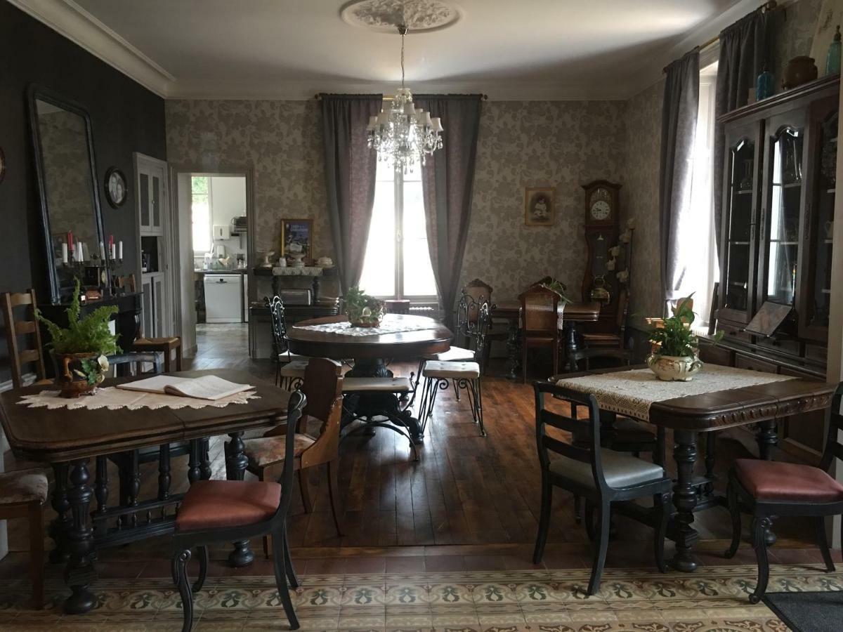 Le Petit Chateau Des Cedres Mouchamps Eksteriør billede