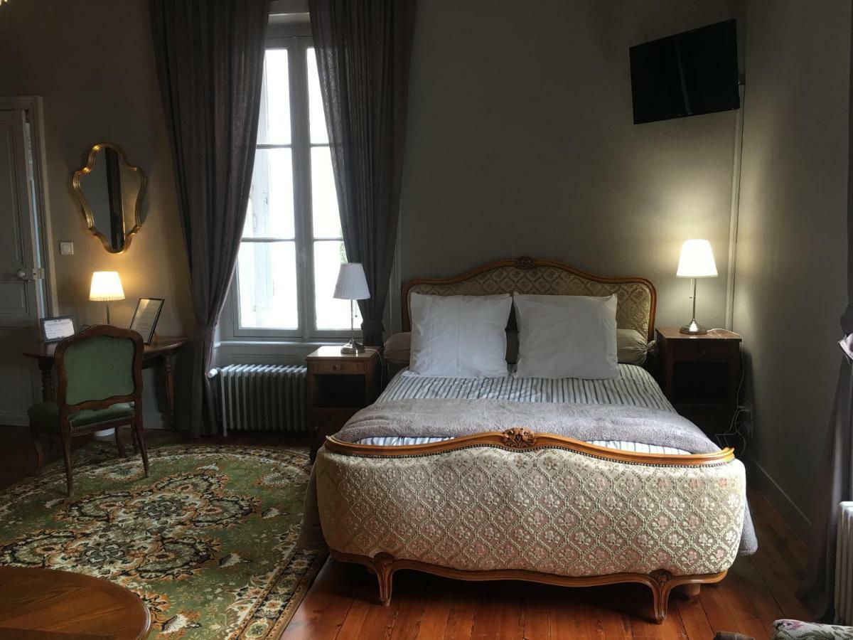 Le Petit Chateau Des Cedres Mouchamps Eksteriør billede