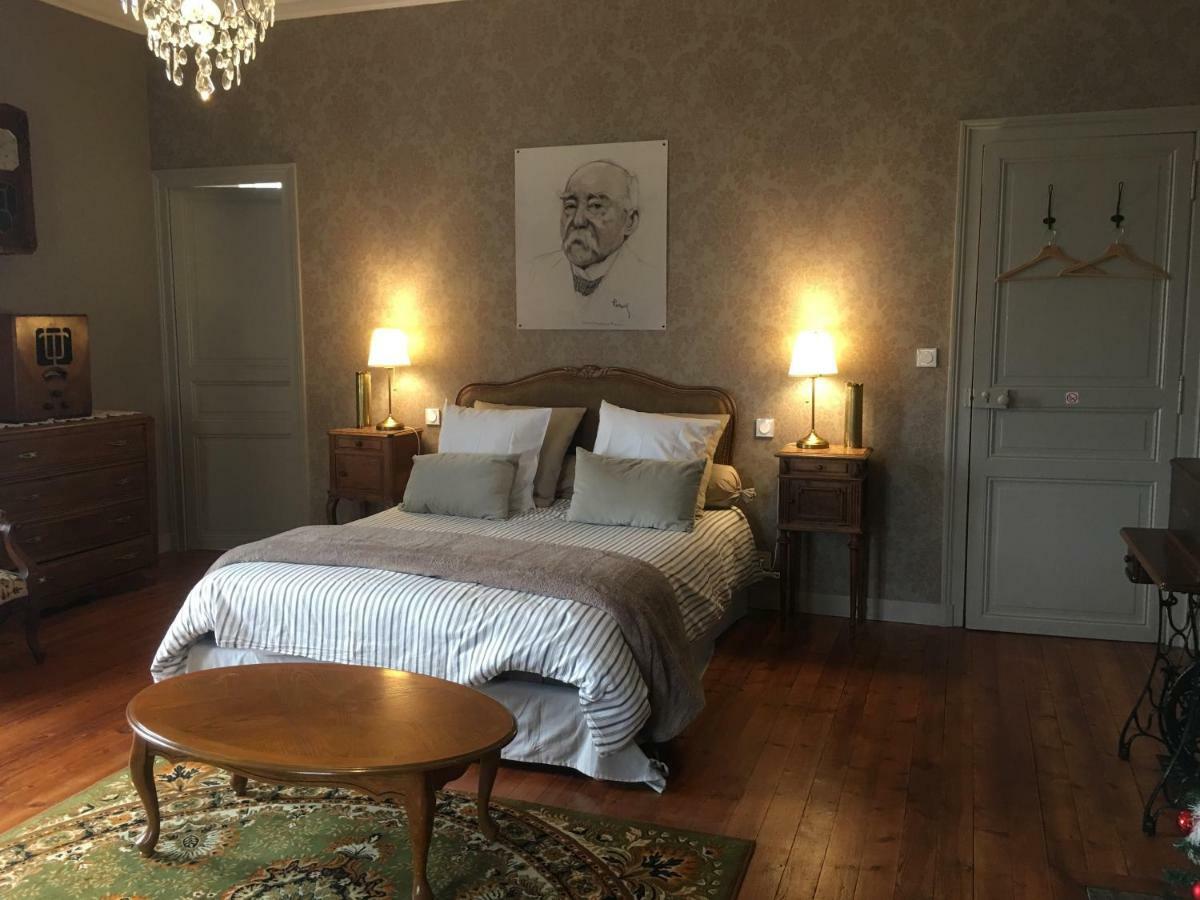 Le Petit Chateau Des Cedres Mouchamps Eksteriør billede