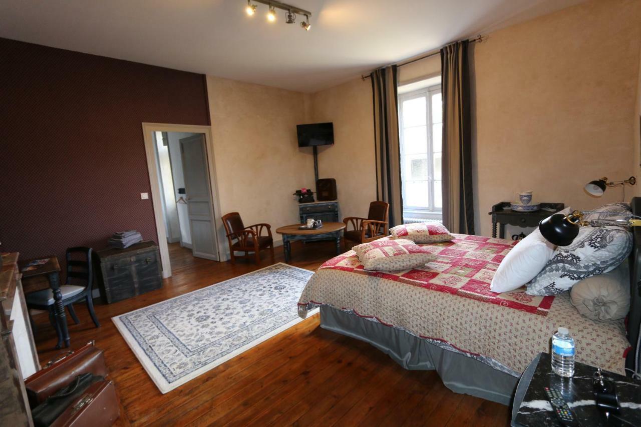 Le Petit Chateau Des Cedres Mouchamps Eksteriør billede