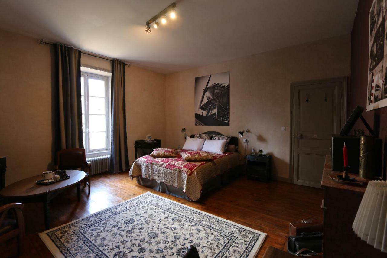 Le Petit Chateau Des Cedres Mouchamps Eksteriør billede