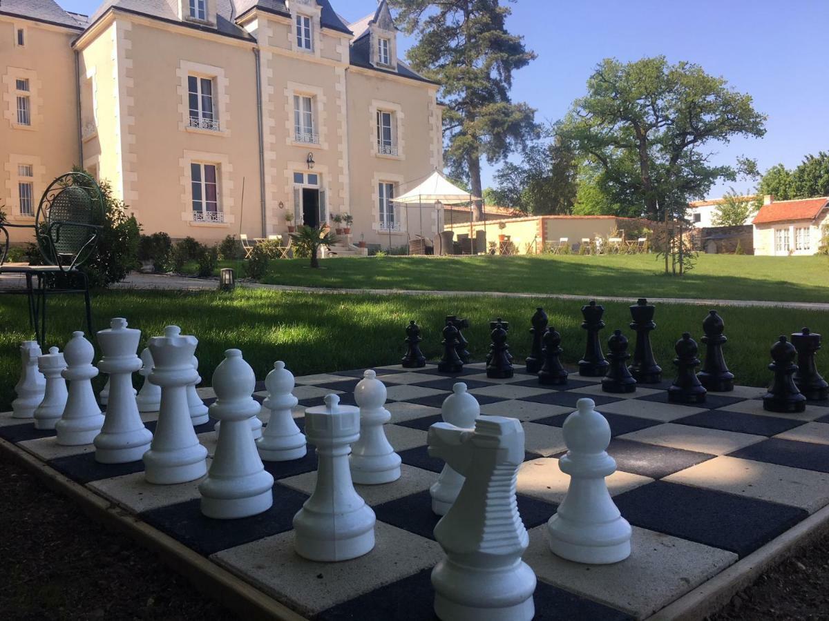 Le Petit Chateau Des Cedres Mouchamps Eksteriør billede