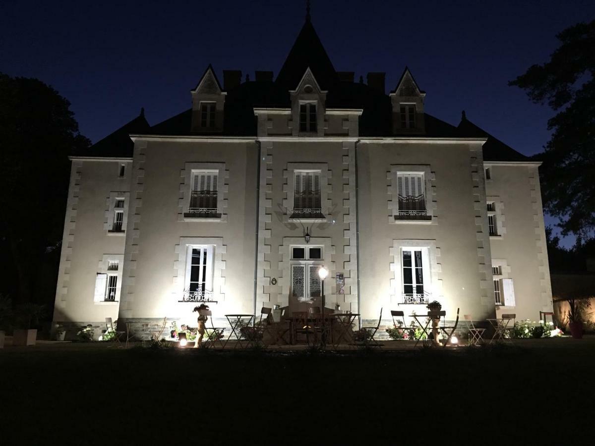 Le Petit Chateau Des Cedres Mouchamps Eksteriør billede