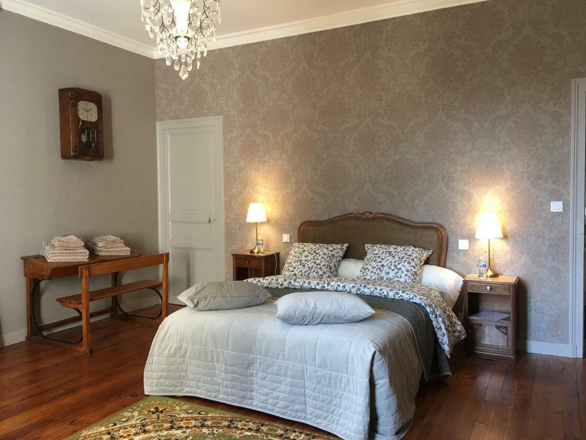 Le Petit Chateau Des Cedres Mouchamps Eksteriør billede