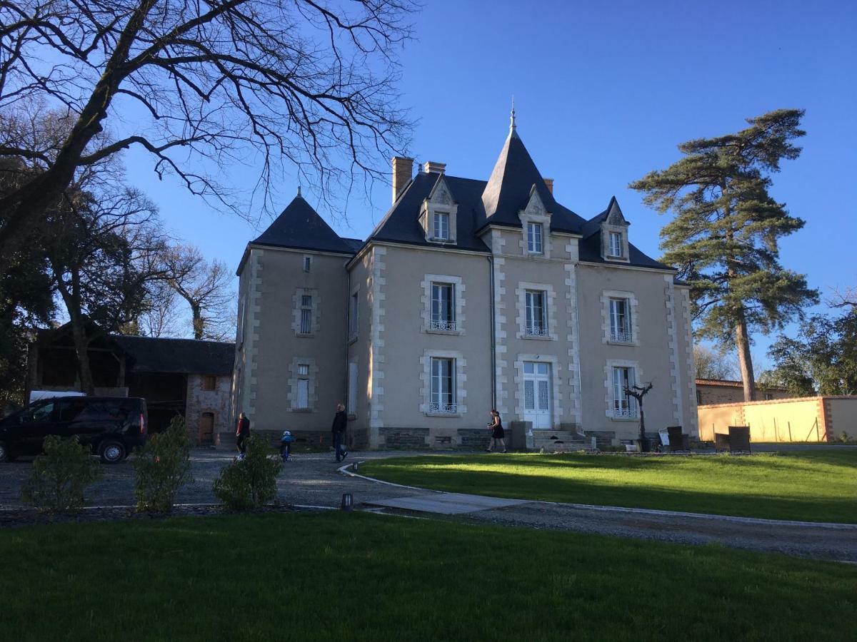 Le Petit Chateau Des Cedres Mouchamps Eksteriør billede