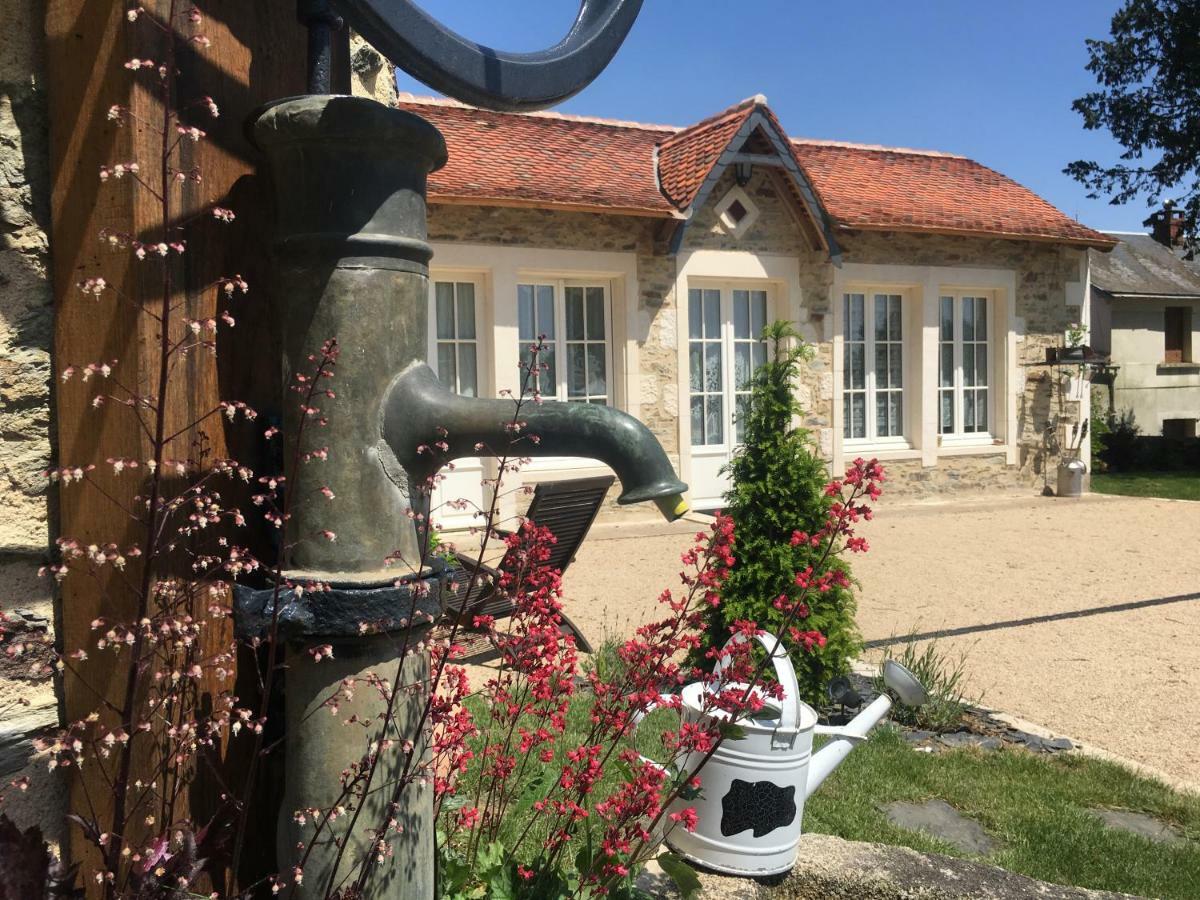 Le Petit Chateau Des Cedres Mouchamps Eksteriør billede