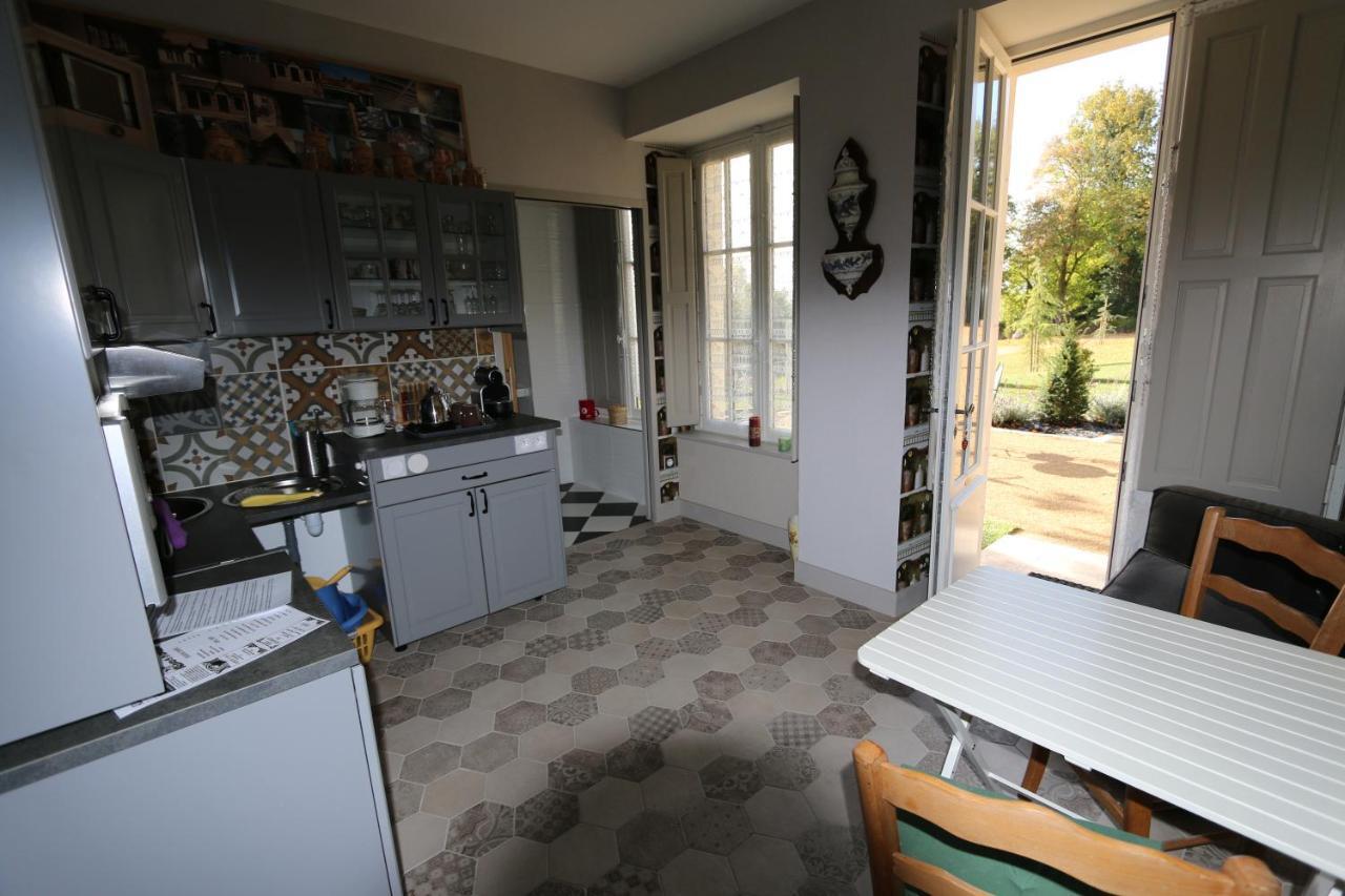 Le Petit Chateau Des Cedres Mouchamps Eksteriør billede