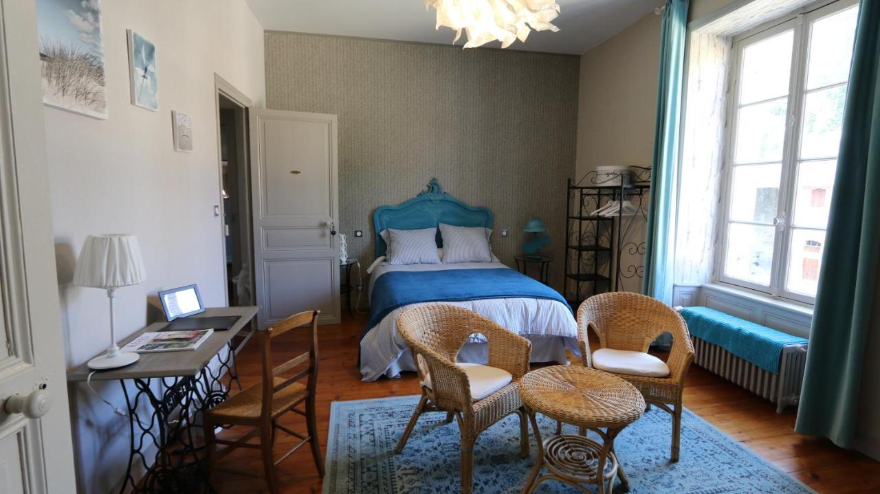 Le Petit Chateau Des Cedres Mouchamps Eksteriør billede
