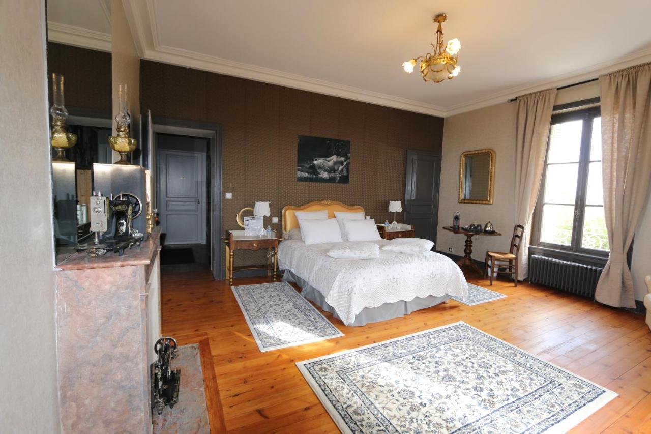 Le Petit Chateau Des Cedres Mouchamps Eksteriør billede