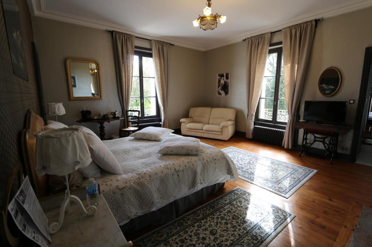 Le Petit Chateau Des Cedres Mouchamps Eksteriør billede